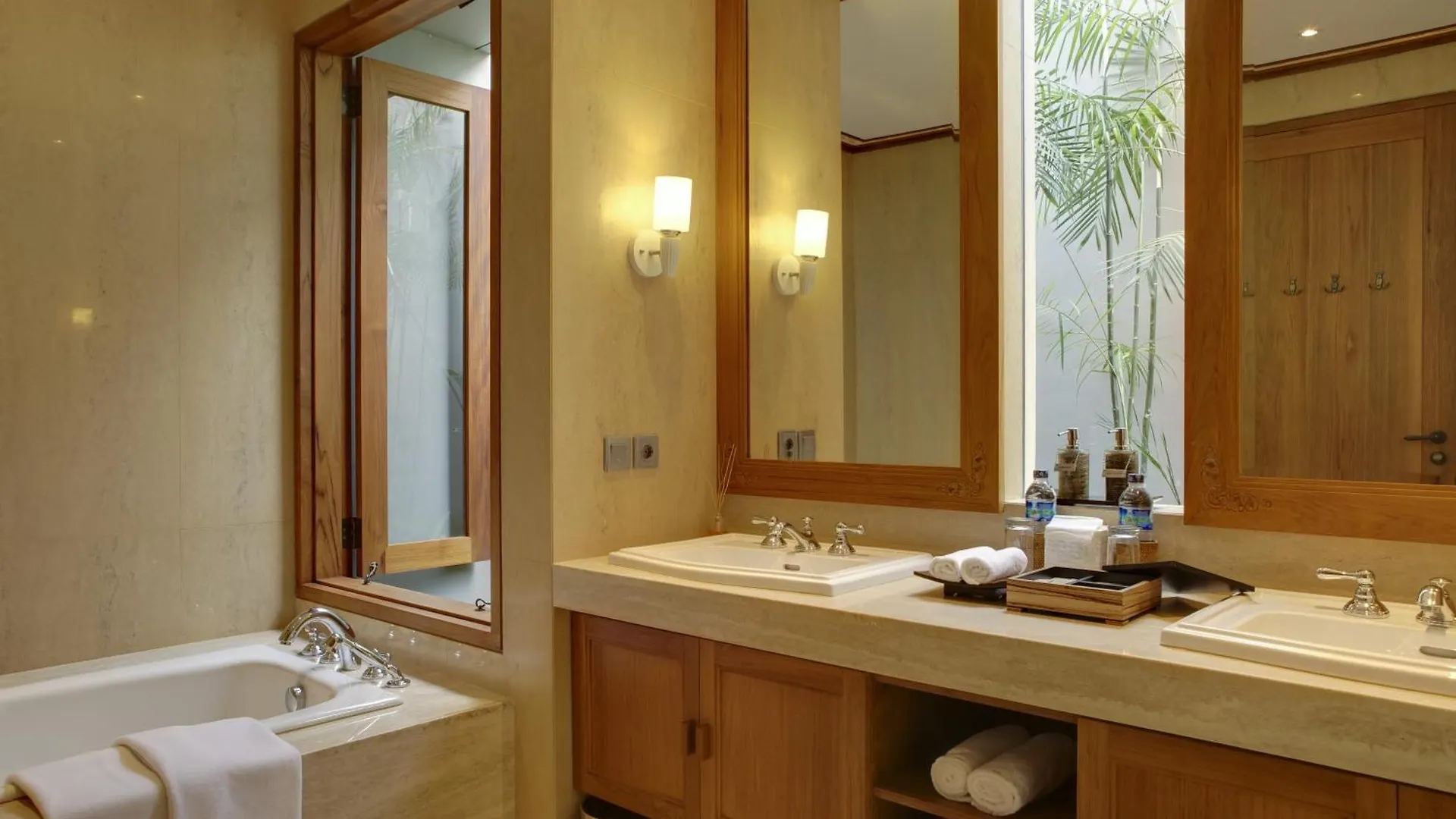 Koenokoeni Villa Seminyak  0*, Seminyak (Bali)